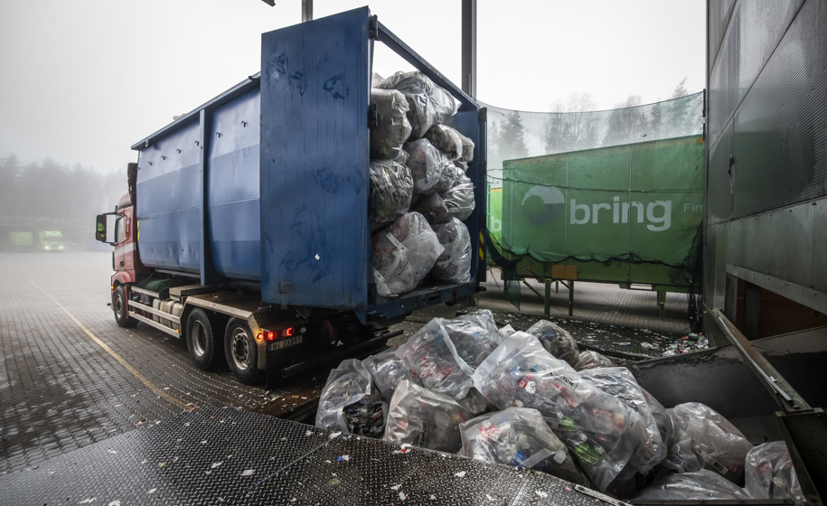 Levering av tomme flasker og bokser på Heia - Foto: Katrine Lunke